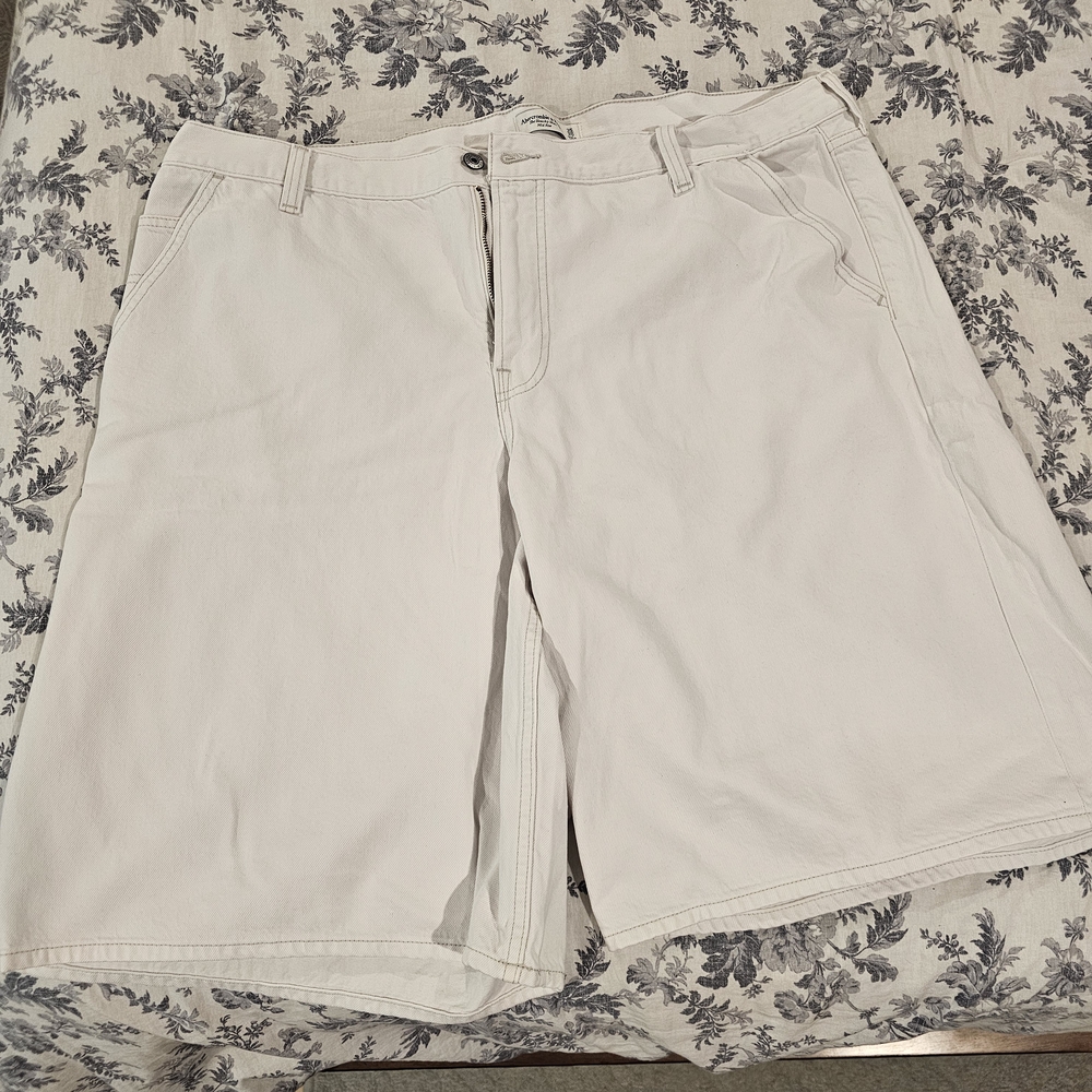 Abercrombie & Fitch Women's Cream Bermudas